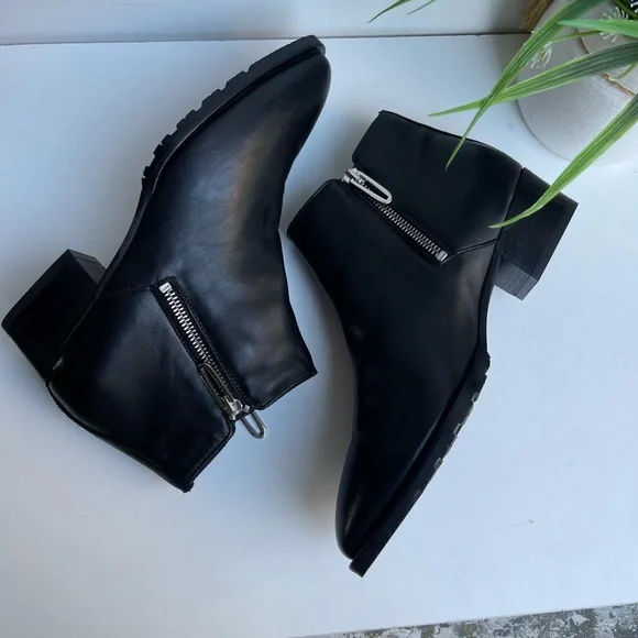 - AQUATALIA Nadie Black leather Waterproof booties size7.5 like New